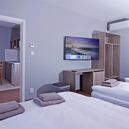 Hotell Aviator Garni 3*