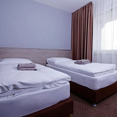 Aviator Garni Hotell 3*