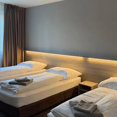 Hotell Aviator Garni 3*