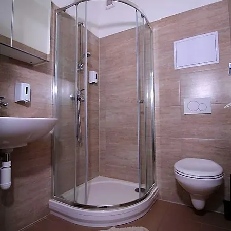 アビエーター ガルニ 3* ブラチスラヴァ
