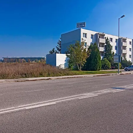 布拉迪斯拉发加尼飞行员酒店 酒店 3*